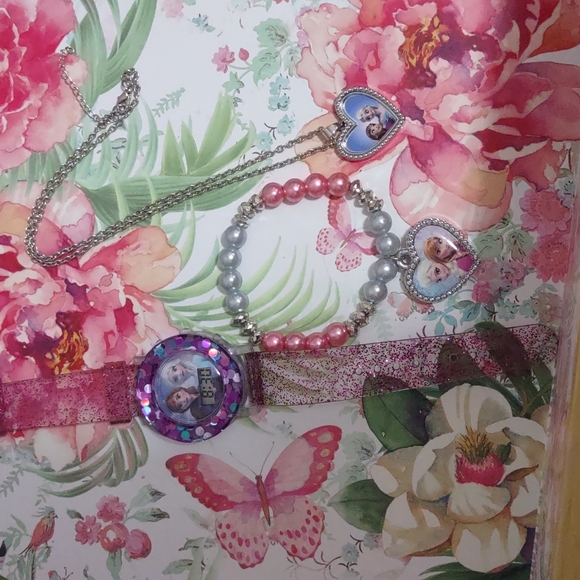 Disney Frozen light up watch with necklace and bracelet. - Picture 1 of 9
